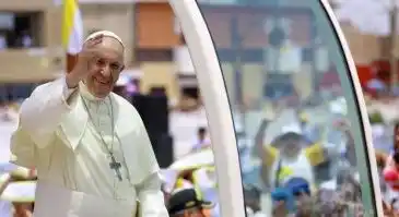 Francisco cierra su gira latinoamericana en Lima