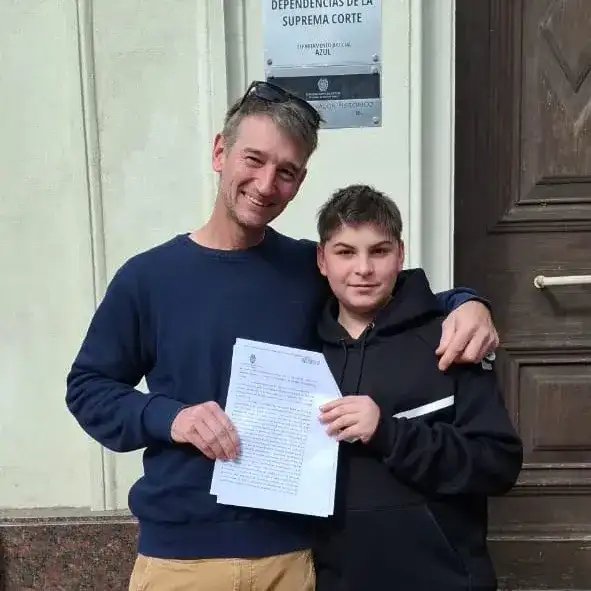 Hace unas semanas llegó la adopción plena y Nicolás se convirtió legalmente en el padre de Tomás.