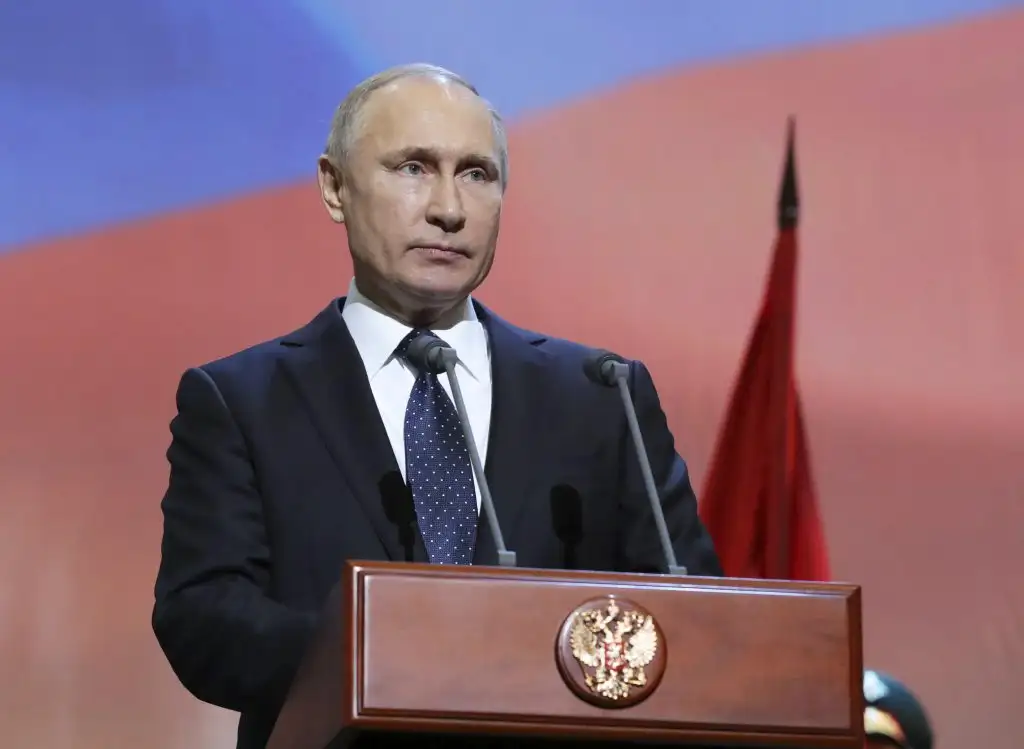 Rusia anunció una vacuna pero la OMS reaccionó con cautela