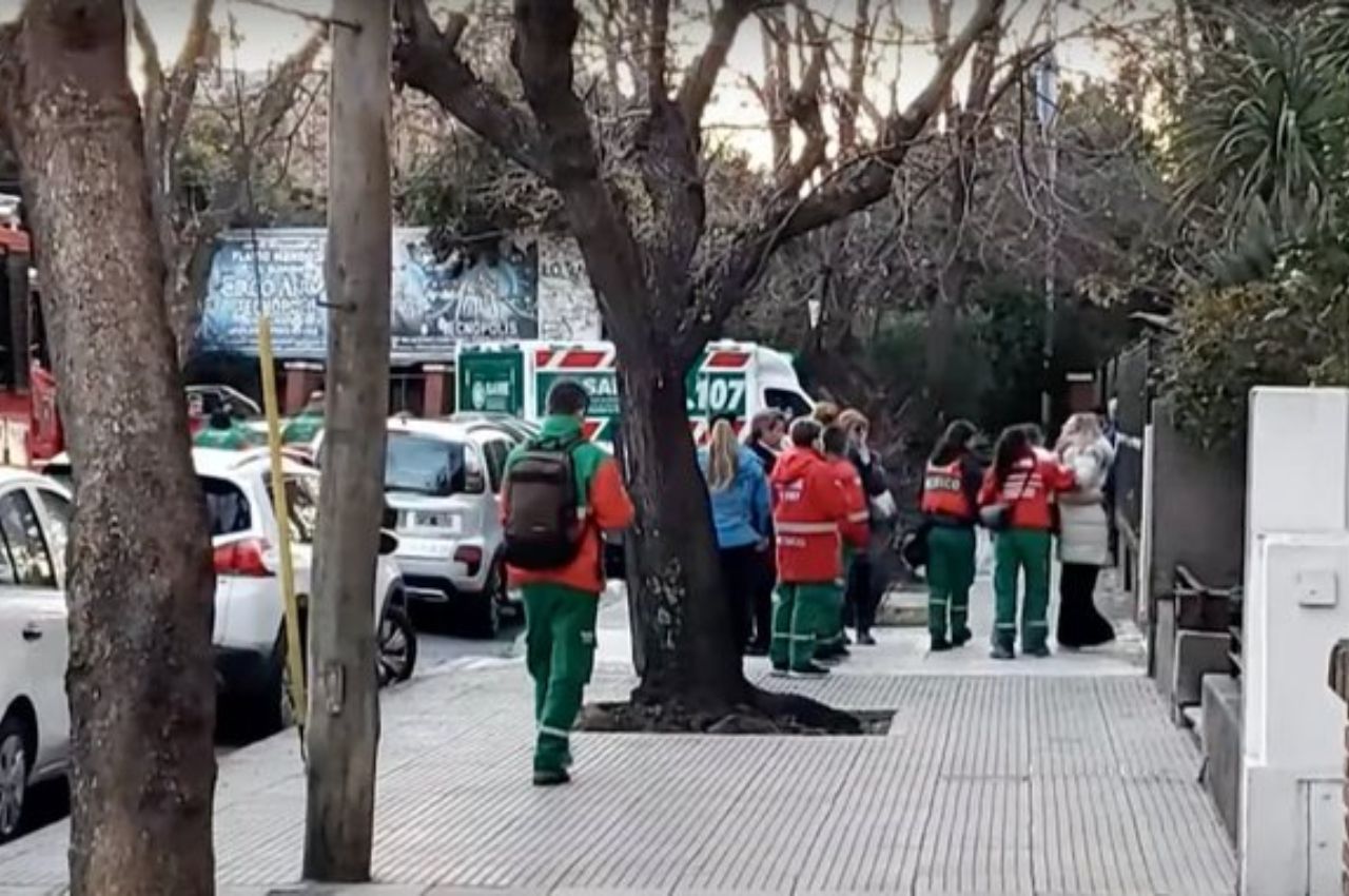 Un menor de tres años fue rescatado con vida por los bomberos.