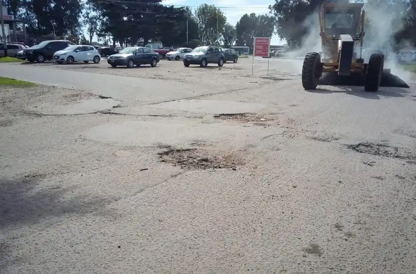 El Municipio repara las calles de ingreso al Hospital Interzonal