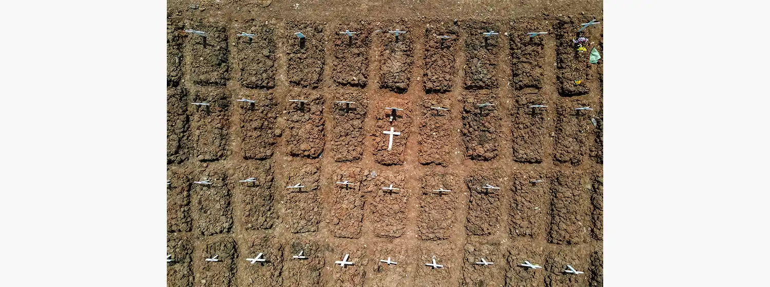 Indonesia supera las 100.000 muertes por coronavirus, abrumada por la variante Delta