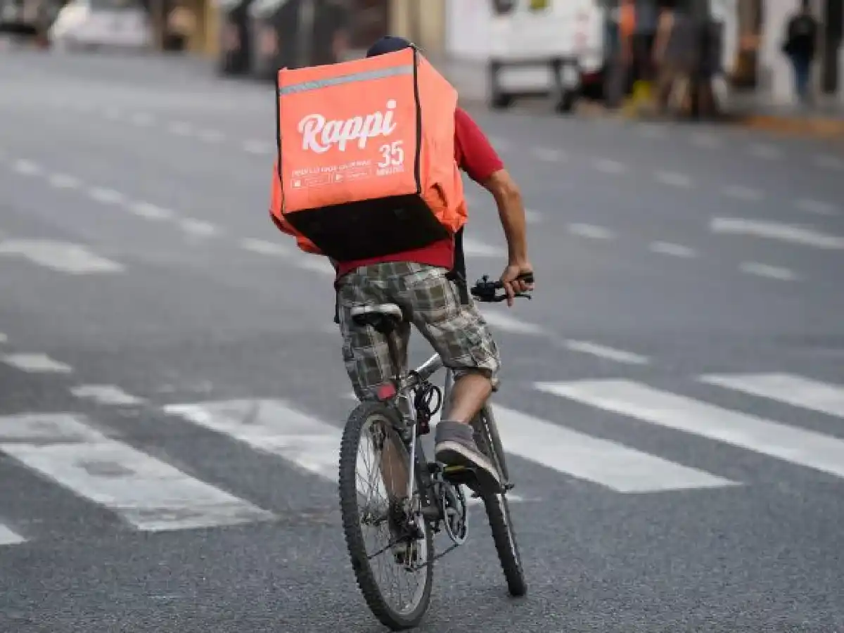El juez que suspendió las apps de delivery las comparó con un taller textil clandestino: "No es empleo"