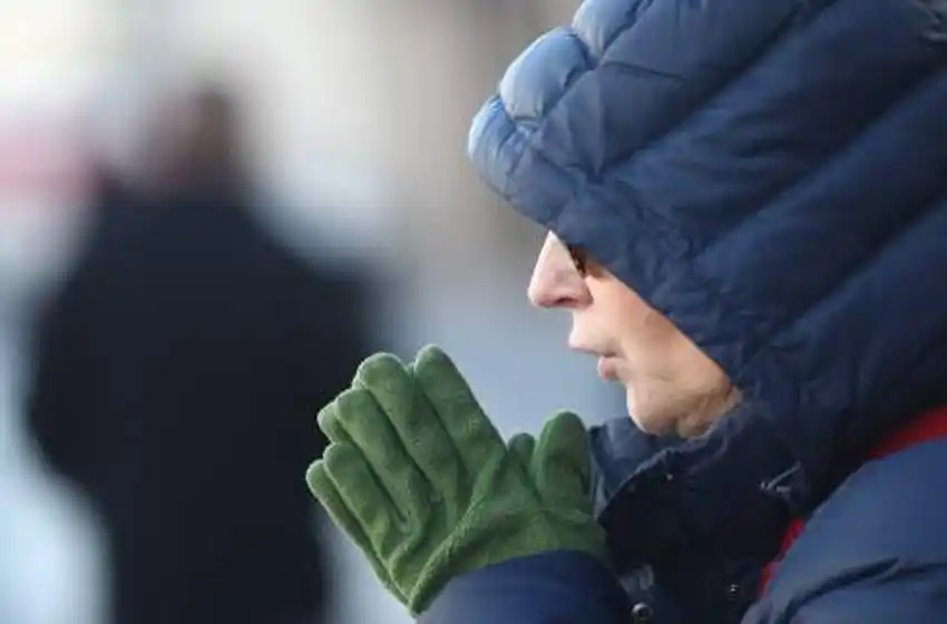 La lluvia volvió a amagar en Rosario, pero dejó las nubes y un viento helado