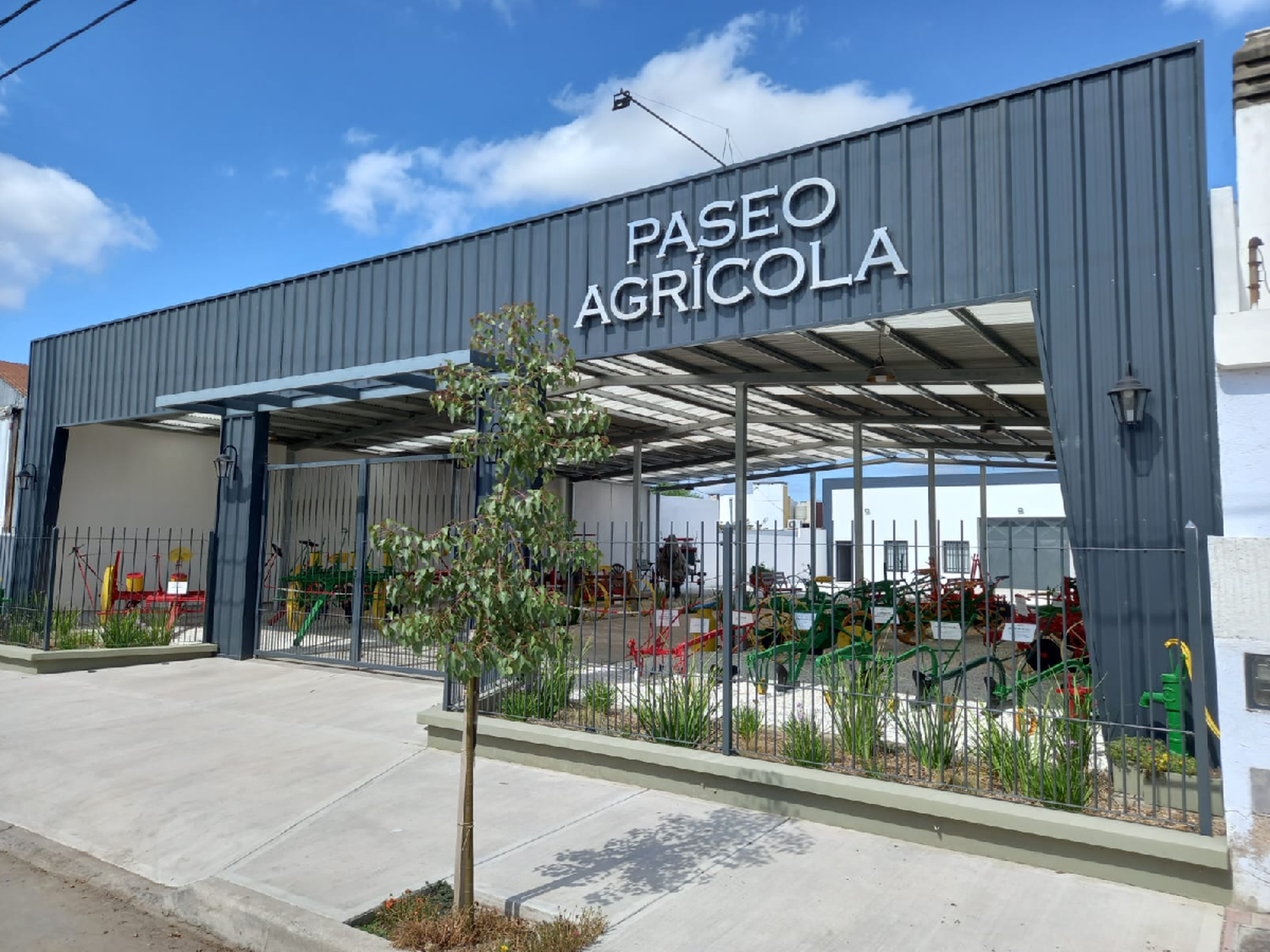 Oscar, el vecino arroyitense que armó un paseo agrícola al lado de su casa