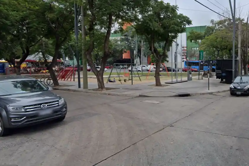 Violencia: balearon a un hombre en una plaza de zona sur