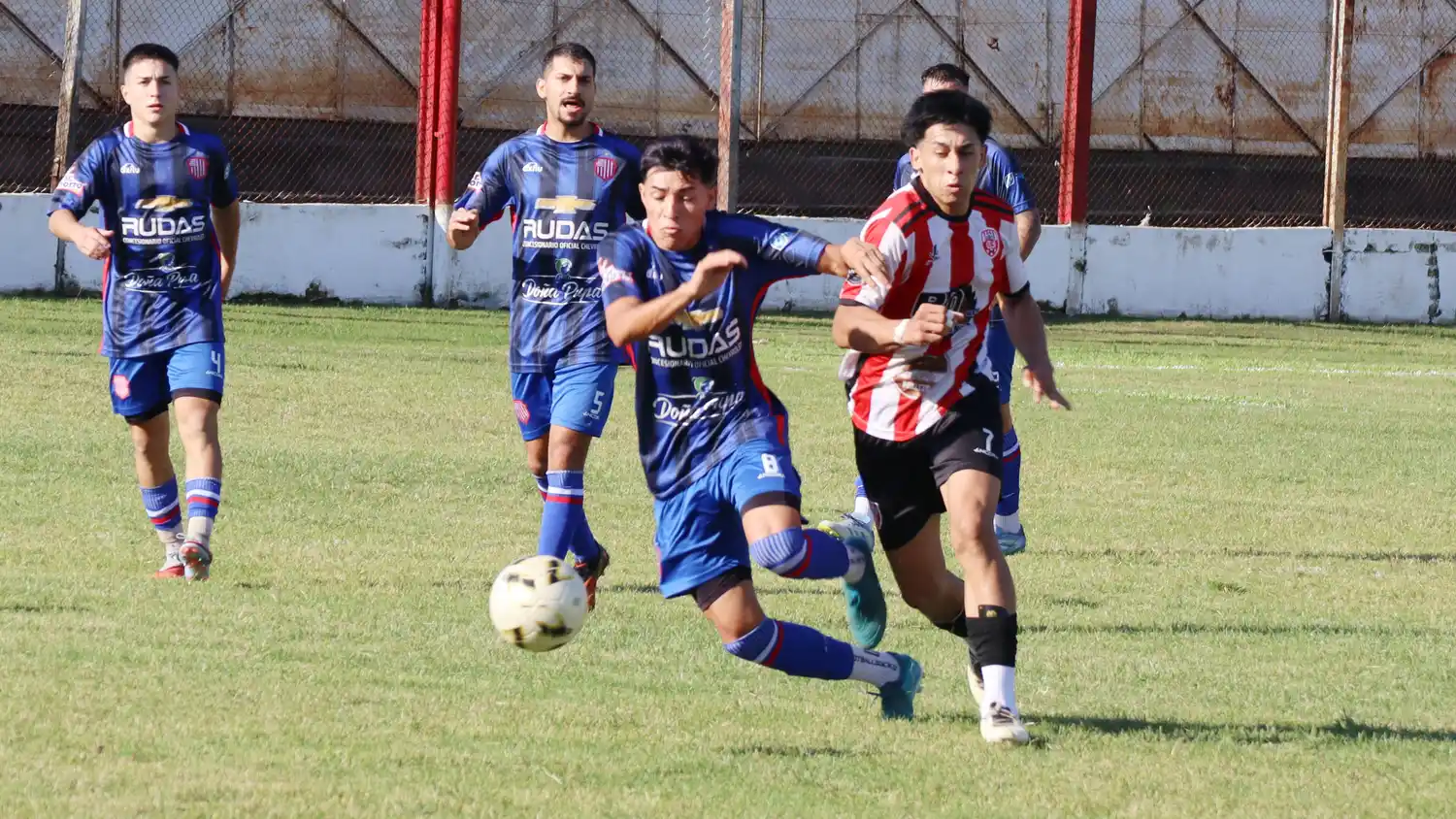 Alberdi es el único líder del Apertura. Triunfos de Libertad y San Lorenzo
