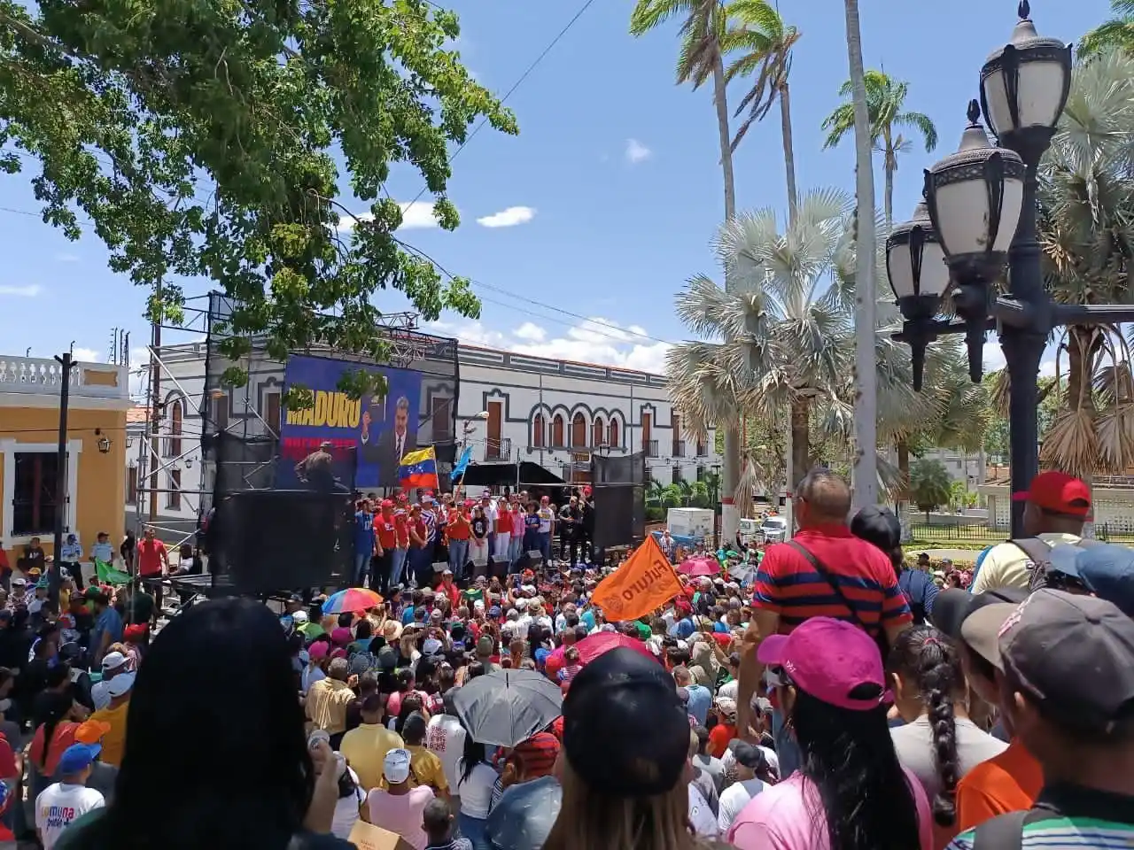 OFICIALISTAS también toman las calles en respaldo a Nicolás Maduro (+Fotos y Videos)