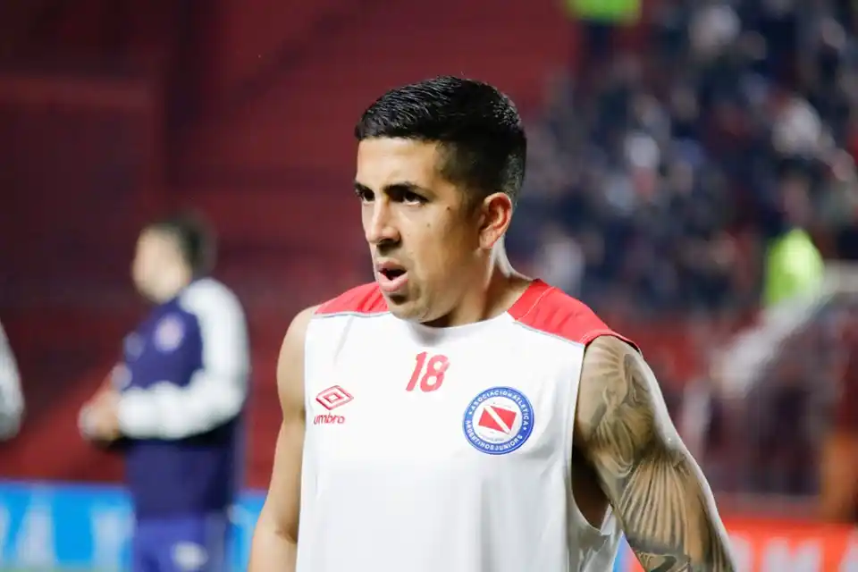 Dos rivales de Santamarina buscan los octavos de final
