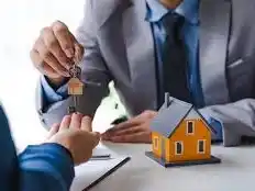 Profesionales del corretaje inmobiliario en alerta por los rumores acerca de la desregulación de la actividad: "Hablamos de una desprofesionalización"