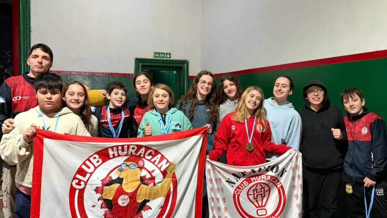 La delegación del Club Huracán. Que compitió en Tandil