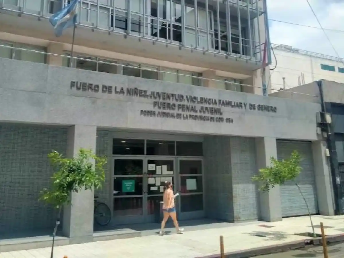 Córdoba: sobreseen a una adolescente que dio muerte a su hijo después del parto