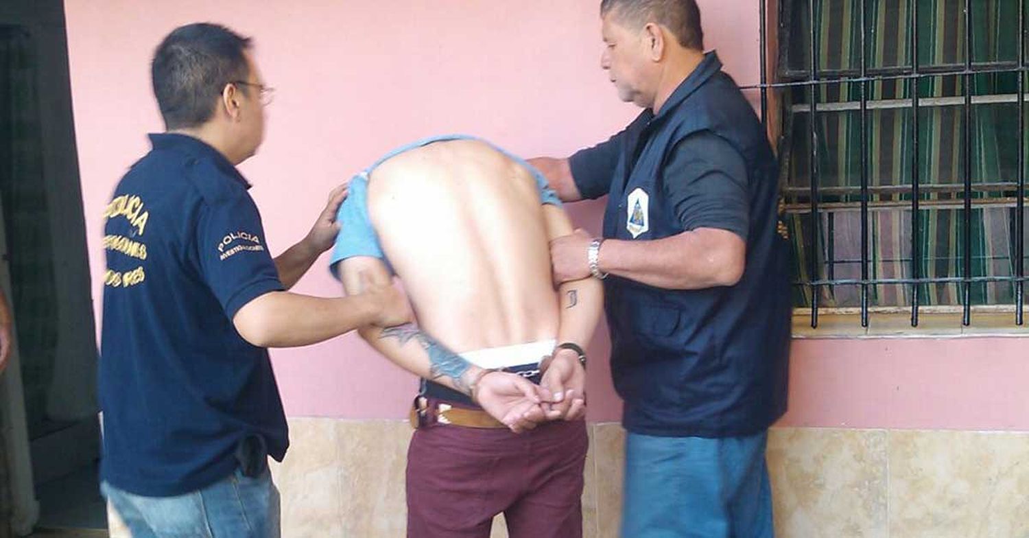 Estaba acusado de homicidio y lo detuvieron por asaltar a una mujer