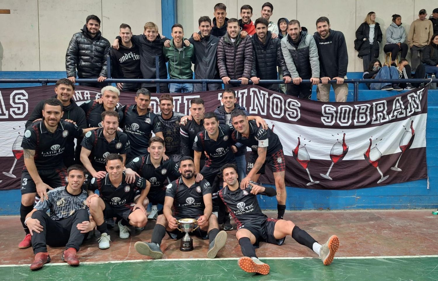 FOTO LIGA TANDILENSE DE FÚTBOL Oficina no dejó dudas en las finales.