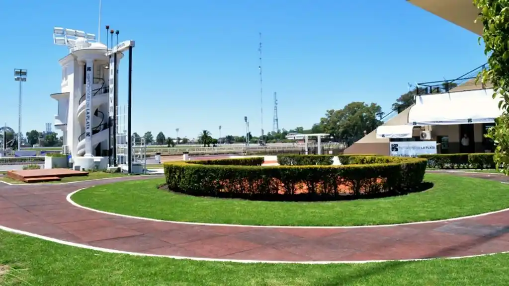 Pista de carreras del Hipódromo de La Plata.