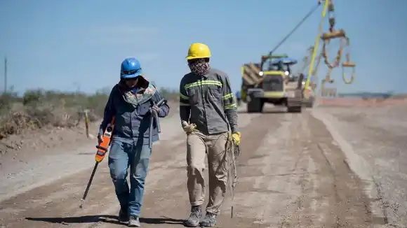 “No hay indicios de reversión del derrumbe”: fuerte advertencia de Pablo López por la crisis en la construcción