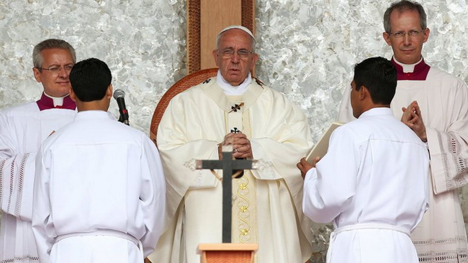 El papa criticó a las "castas de diferentes" dentro de la Iglesia