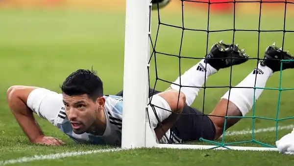 Kun Agüero tuvo una lipotimia y fue trasladado a un hospital