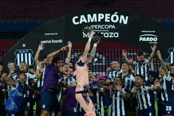 Antes de enfrentar a Central por el Apertura, Talleres se consagró campeón en la Supercopa Internacional