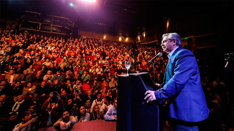 Alberto Fernández prometió "desdolarizar las tarifas" si son electos
