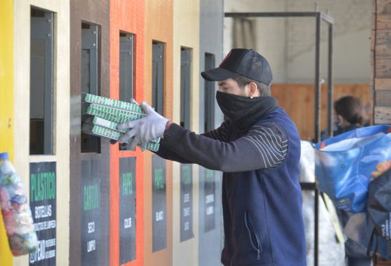 Vidrio, cartón y plástico: lo que más se recibe en los Puntos Limpios