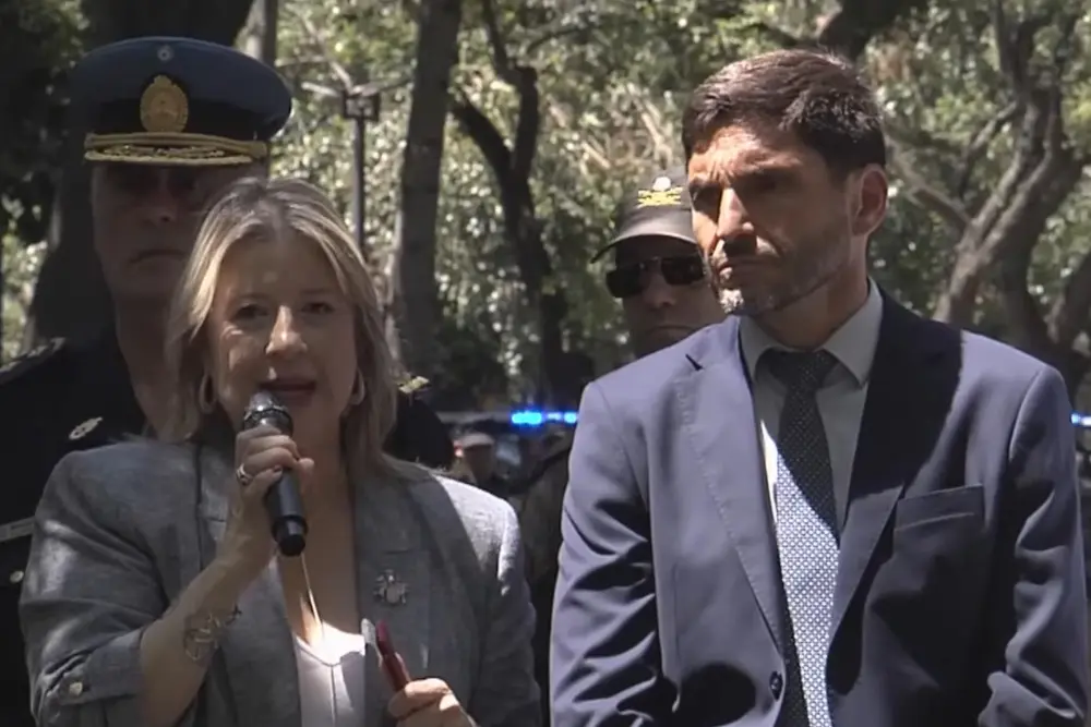 Plan Bandera: con presencia de la ministra Monteoliva, provincia entregó 100 camionetas para fuerzas federales