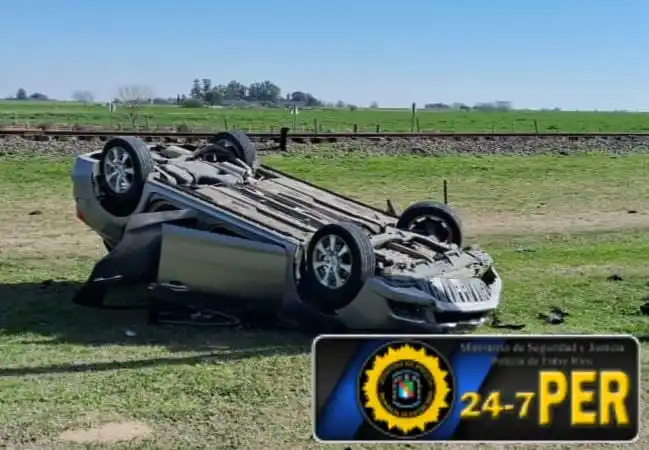 General Ramírez: cuatro jóvenes resultaron heridos en el vuelco de un automóvil