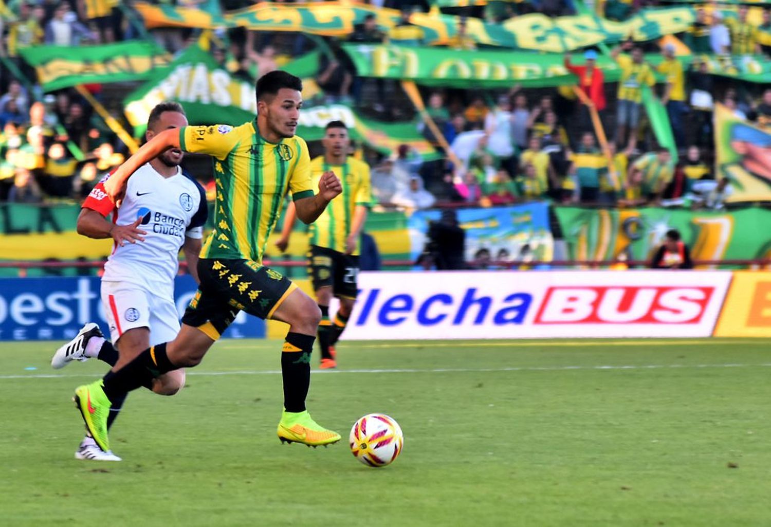 Franco Pérez con la camiseta de Aldosivi
