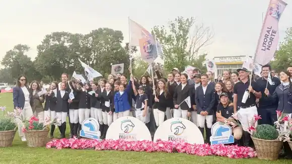 Gran desempeño de jinetes y amazonas del Club Hípico Concordia en el XXVIII Campeonato Federal de Saltos Hípicos