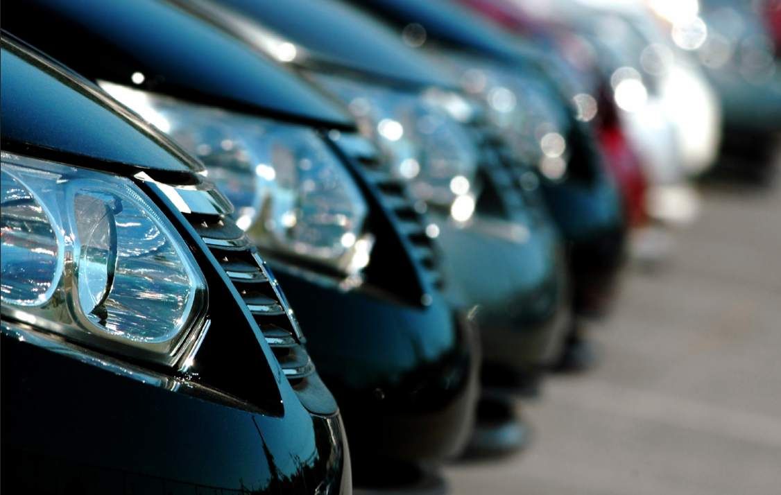 El Gobierno acelera la quita de impuestos a los autos