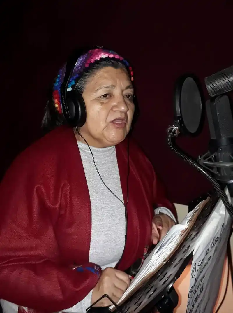 Qañe. Mujer Joven
llegó a África