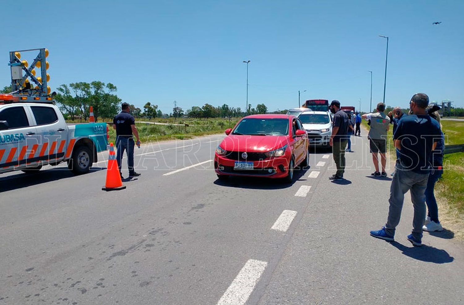 Mantienen el desvío a Santa Clara por gomas y maderas quemadas tras el corte en autovía 2