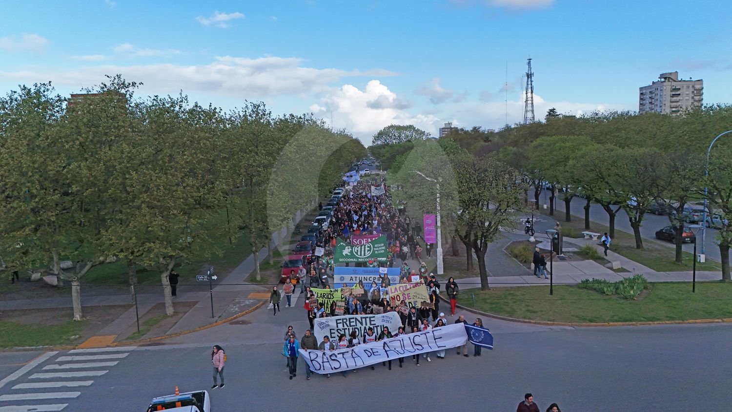 ¿Cuántas personas participaron realmente de la marcha universitaria en Necochea?