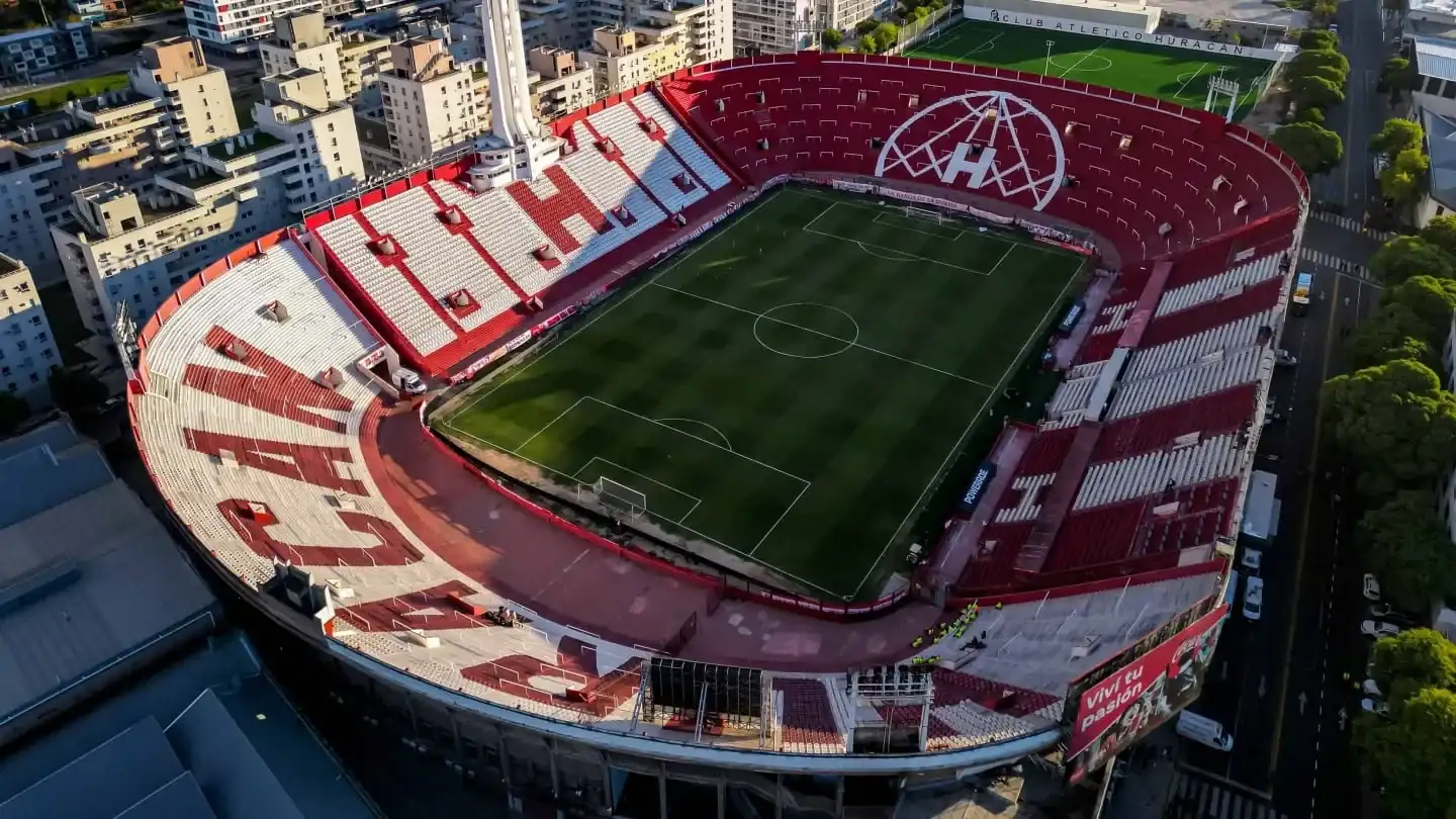 Entre las alternativas analizadas por la dirigencia aparecieron los escenarios de Racing, Vélez y Lanús, aunque finalmente se alcanzó un acuerdo para disputar el compromiso en el Tomás Adolfo Ducó.