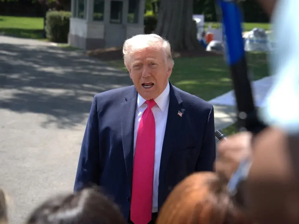 Trump redobló sus amenazas contra Irán: advirtió que podría “borrarlo de la faz de la Tierra”
