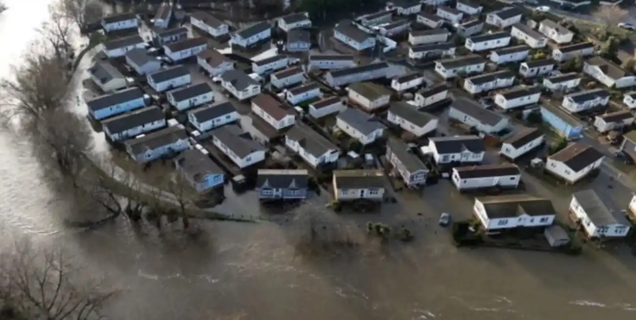 Vista aérea del parque residencial Iford Bridge de Bournemouth.