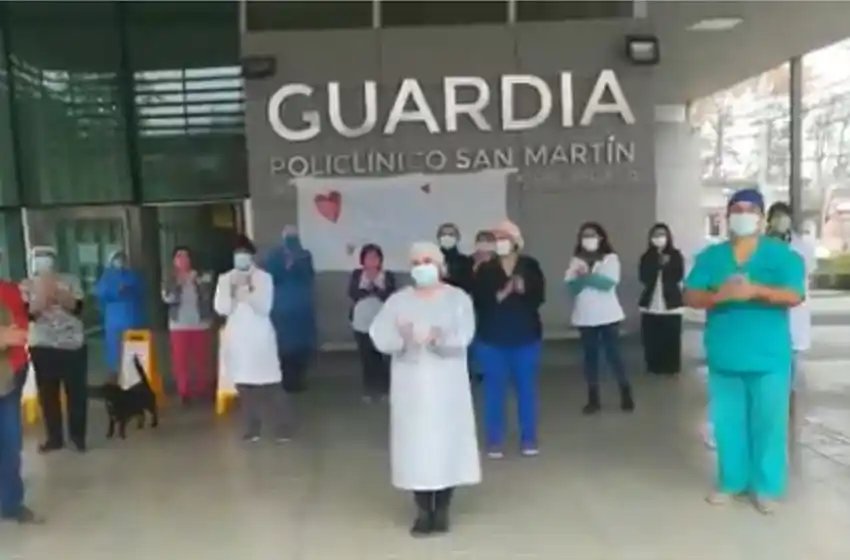 El emotivo homenaje que un grupo de médicos le realizó a Binner por su cumpleaños 77