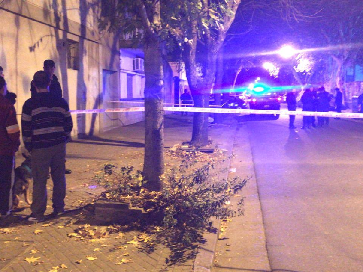 Rosario: asesinaron una joven mientras baldeaba la vereda