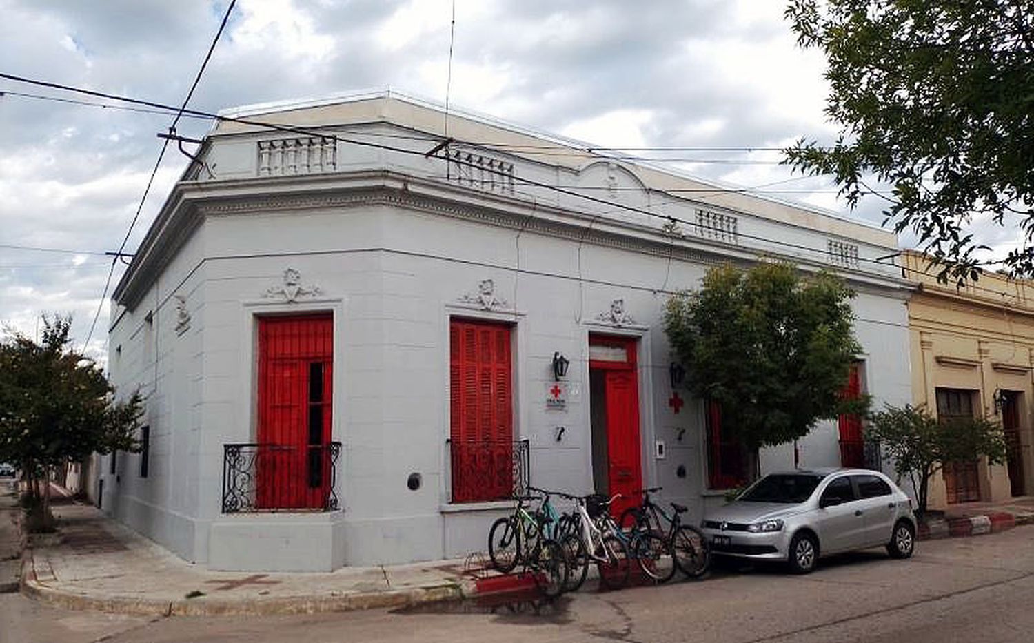 La ceremonia conmemorativa se realizará frente a la filial local.