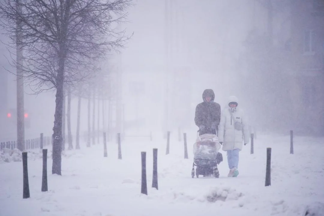 Una calle de Varsovia en medio de la fuerte nevada que afecta al país europeo