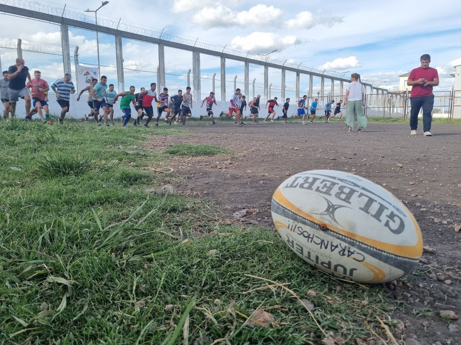 El rugby, el deporte vinculado a la clase media alta, se instaló en la Unidad Penal Nº9 como medio de inclusión