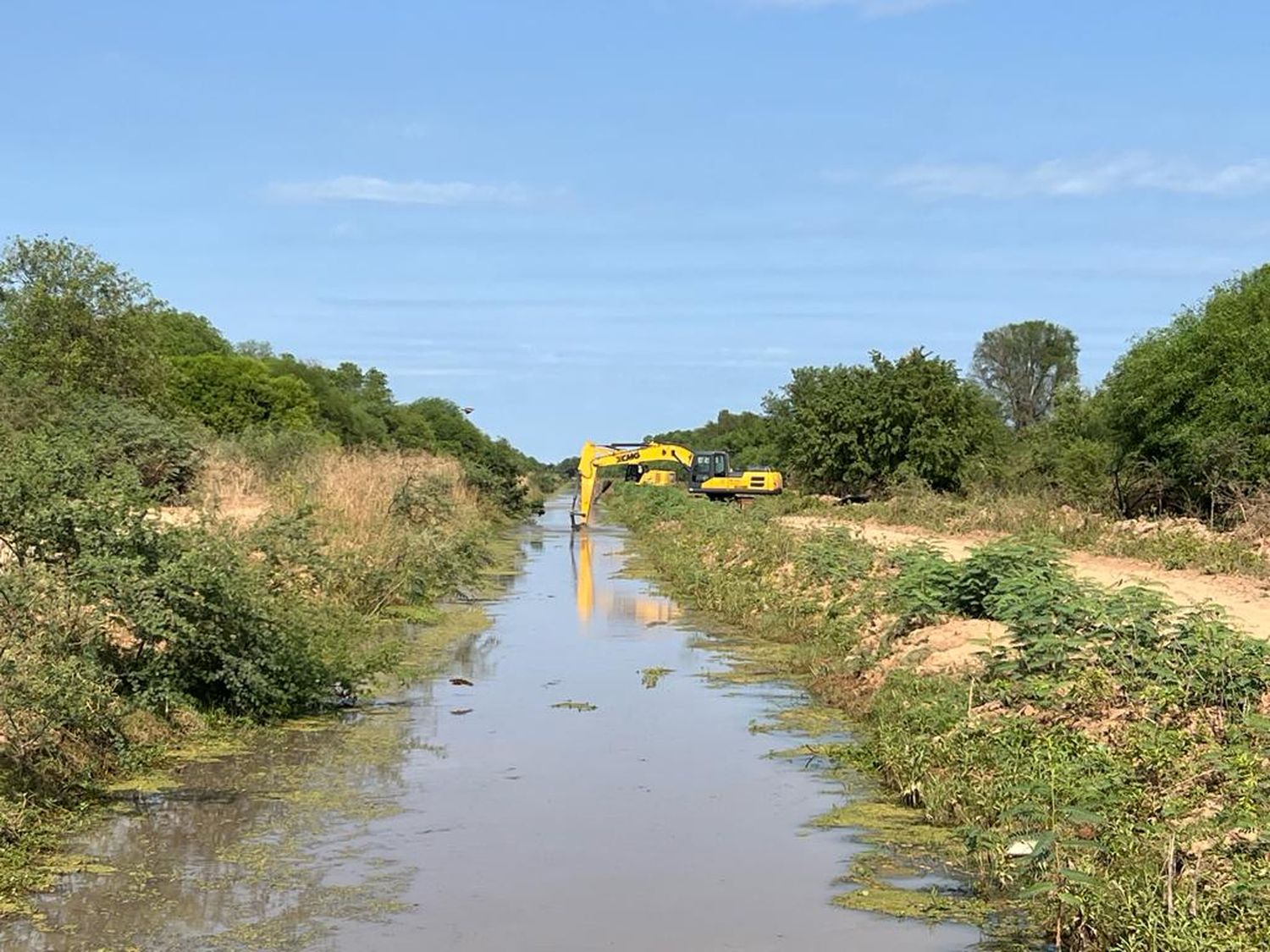 Continúan los trabajos de mantenimiento en el Canal Santa Rita