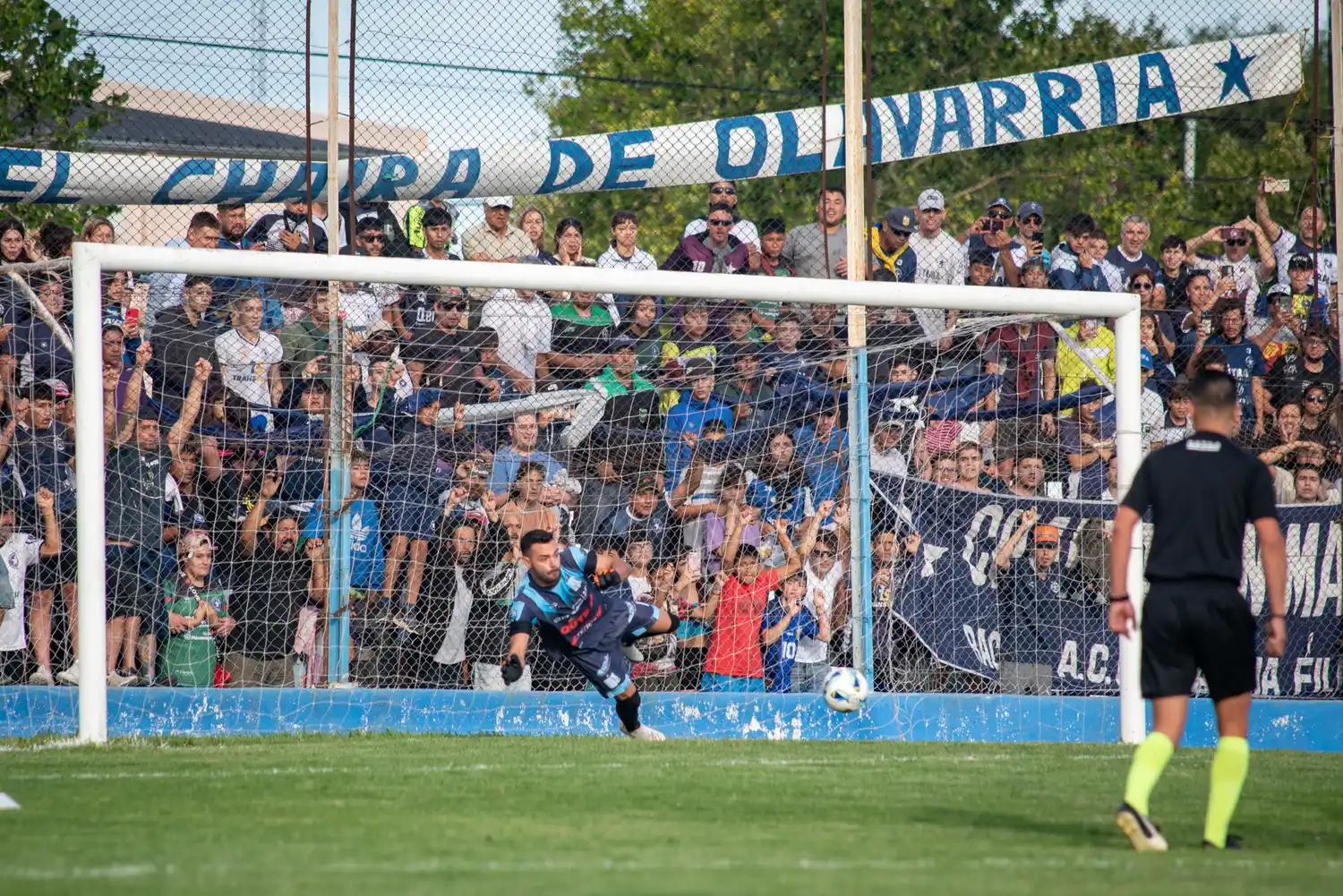 Racing sacó ventaja, a pesar del penal atajado por Casas