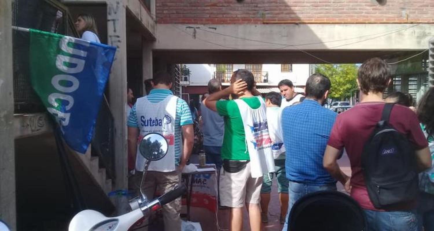 Docentes van al paro y el lunes no empiezan las clases