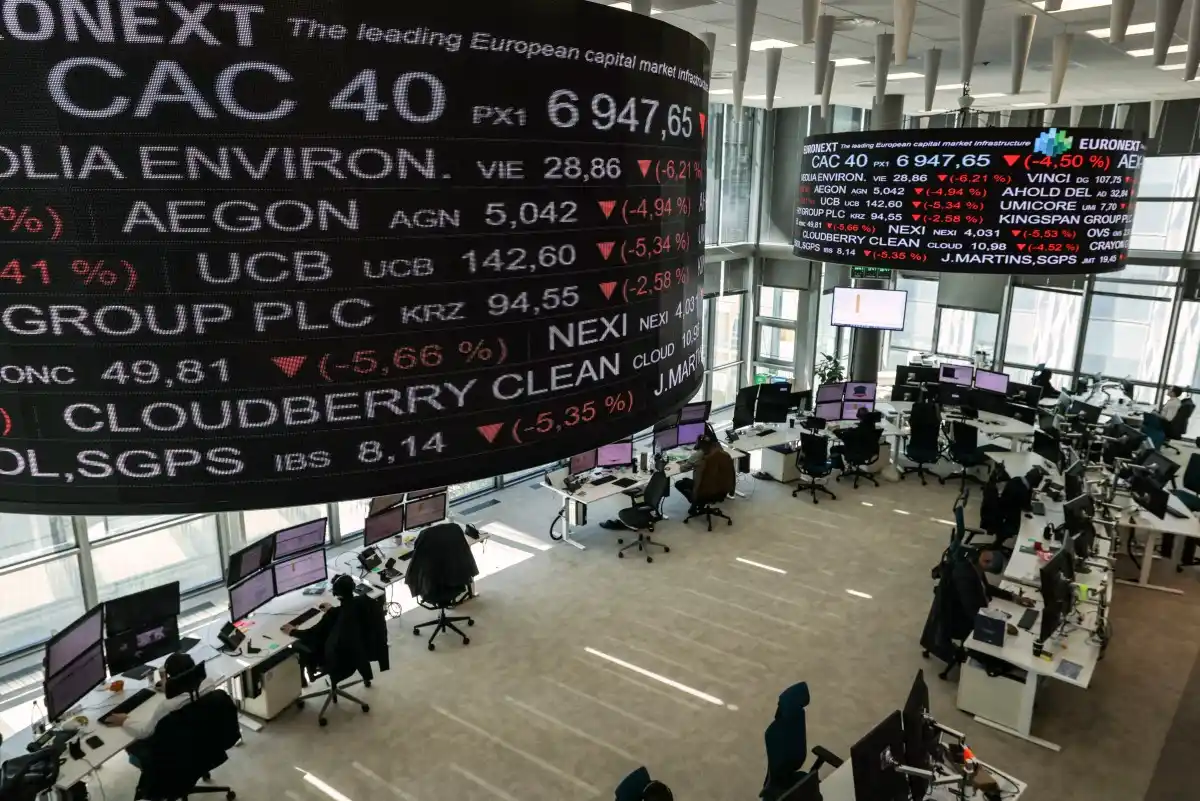 «SEAN FUERTES, VALIENTES Y PACIENTES”, el llamado de Trump mientras los mercados se desploman