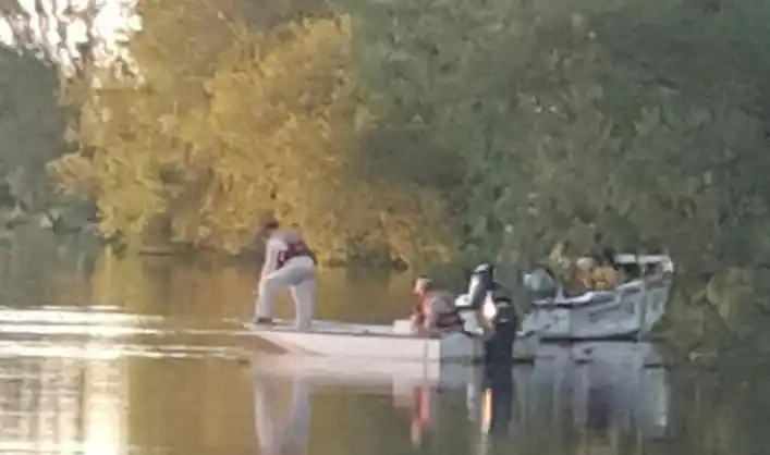 Dos pescadores cayeron en el río Paranacito: a uno lo busca Prefectura