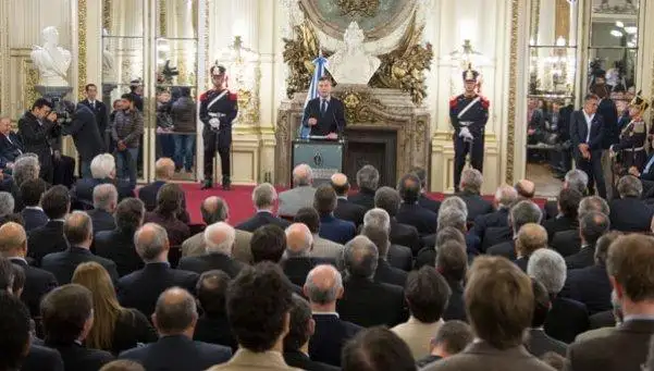 Compromiso empresario para no despedir por 90 días