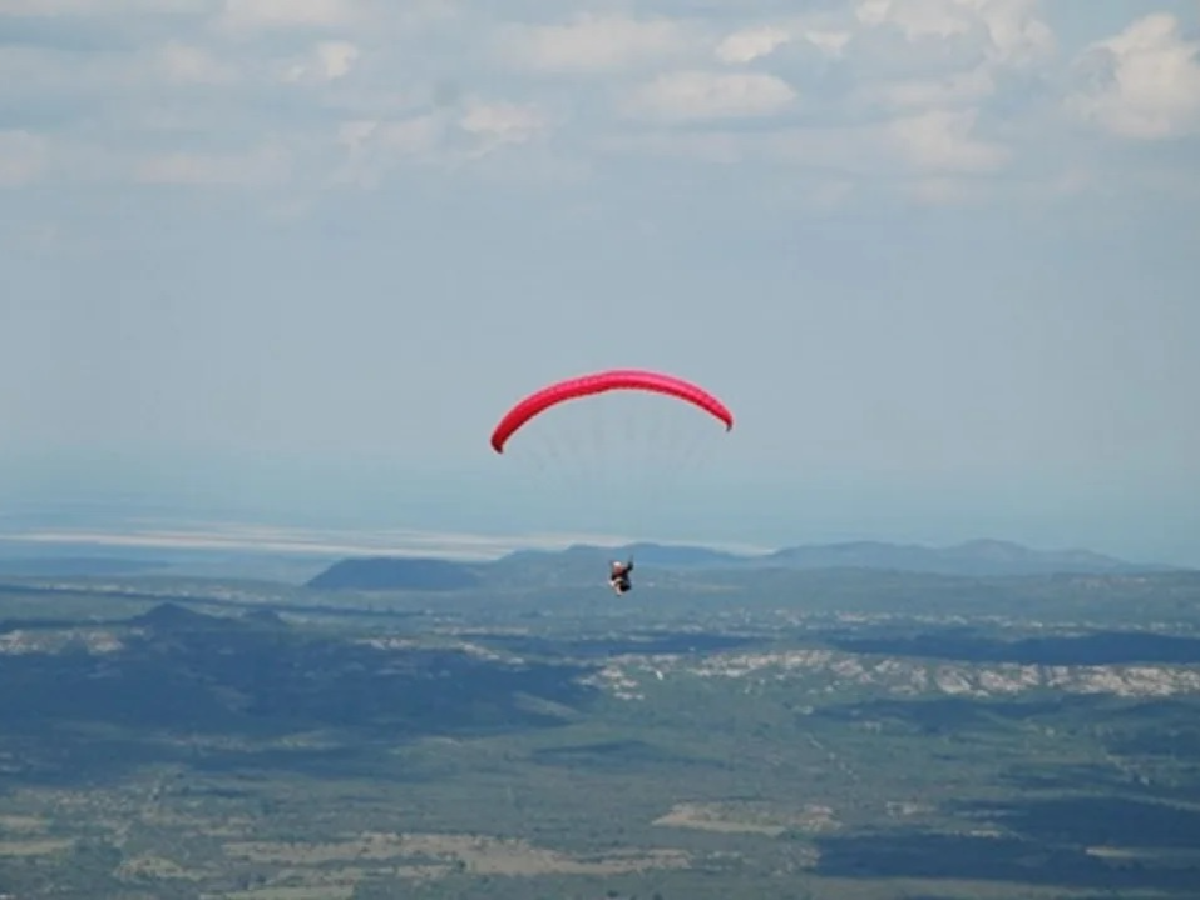 Un parapentista se precipitó a tierra y murió en La Cumbre