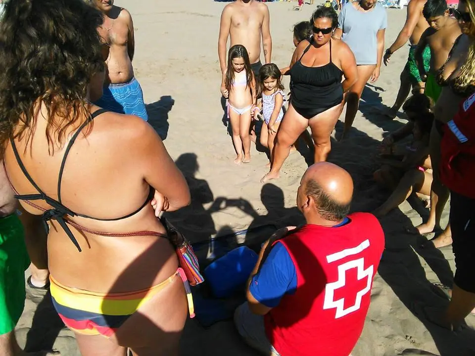 Buena repercusión del taller gratuito de RCP en la playa