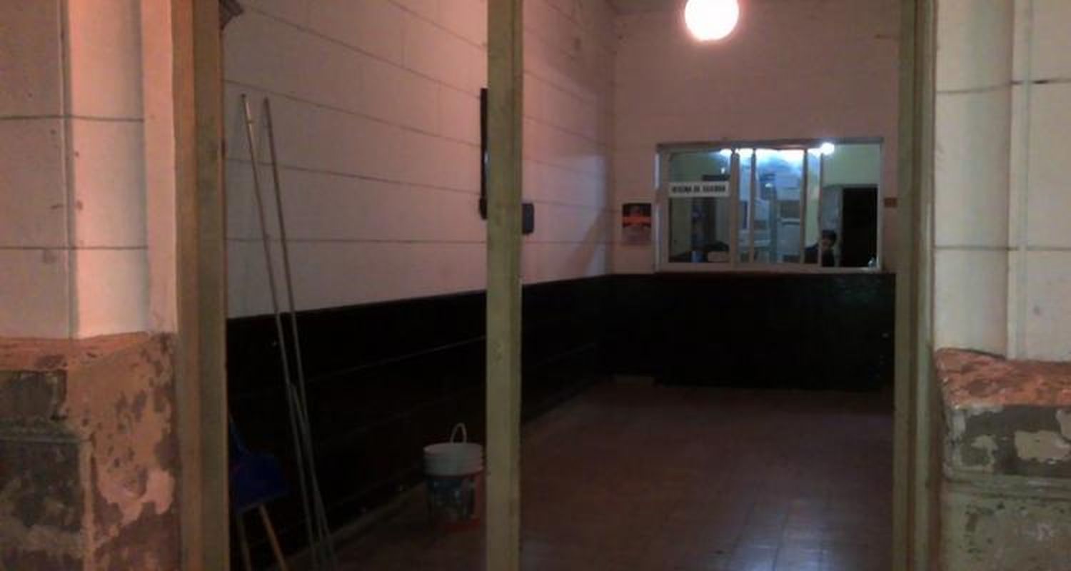 Familiares del menor baleado y aprehendido provocaron destrozos en la comisaría
